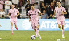 9you娱乐-橄榄球鞋王梅西连续场进球，助球队晋级的简单介绍