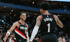 九游游戏-包含雄鹿险胜快船，利拉德状态火热的词条