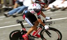 九游体育直播-当东方铁骑冲垮紫金王朝，库里西决封神之战背后的篮球多元宇宙