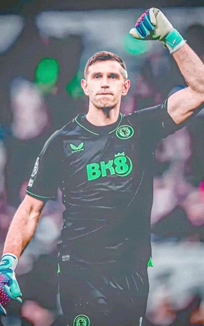 包含门将表现神勇，关键时刻拯救球队于危难之中的词条