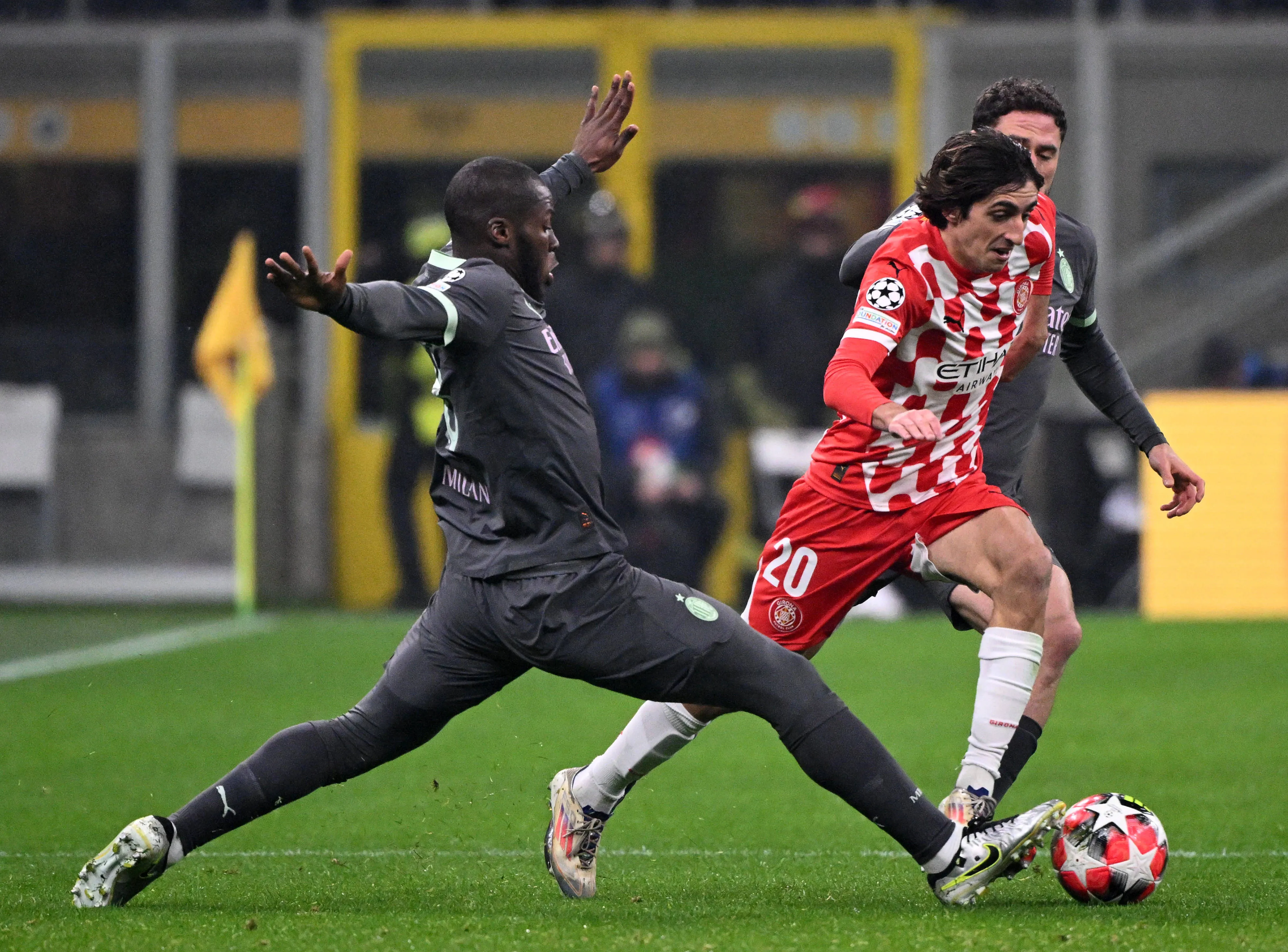 拜仁客场失利，败给巴塞罗那出局欧冠