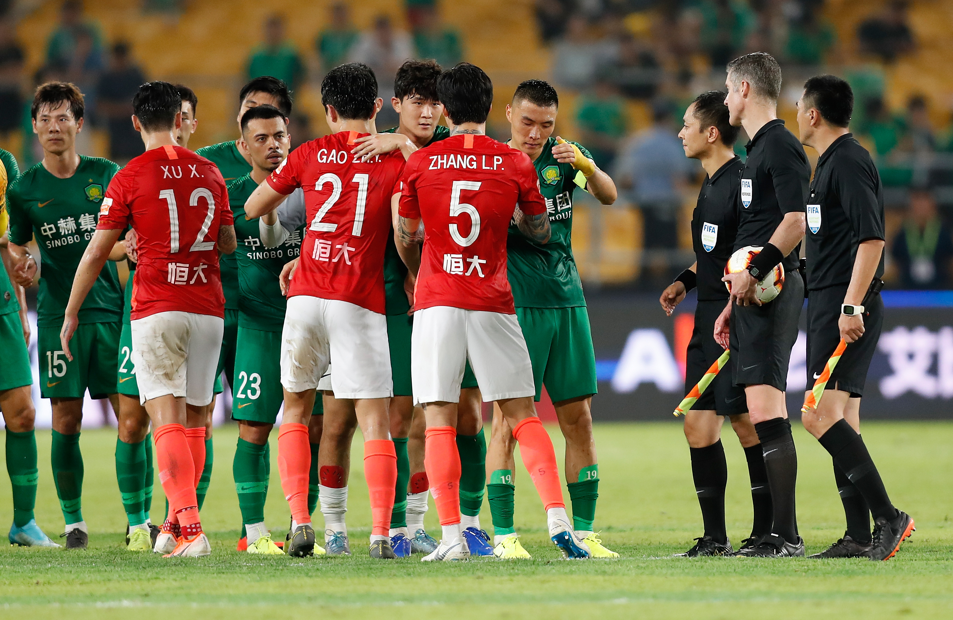 关于北京中赫国安队客场击败深圳佳兆业的信息