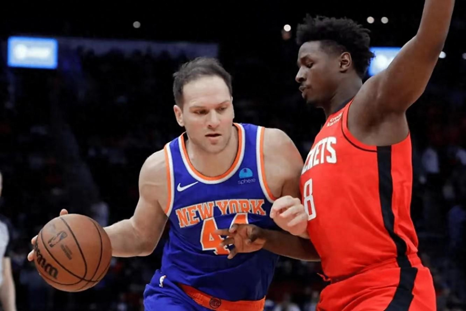 球队遭逢连败，球员集中精力备战的简单介绍