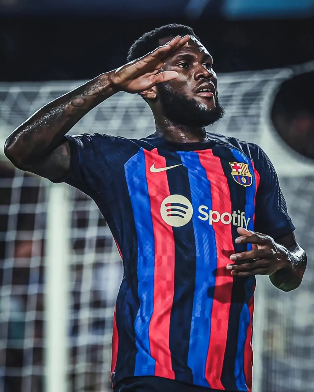 热刺后防线失误频频，需改进整体表现的简单介绍