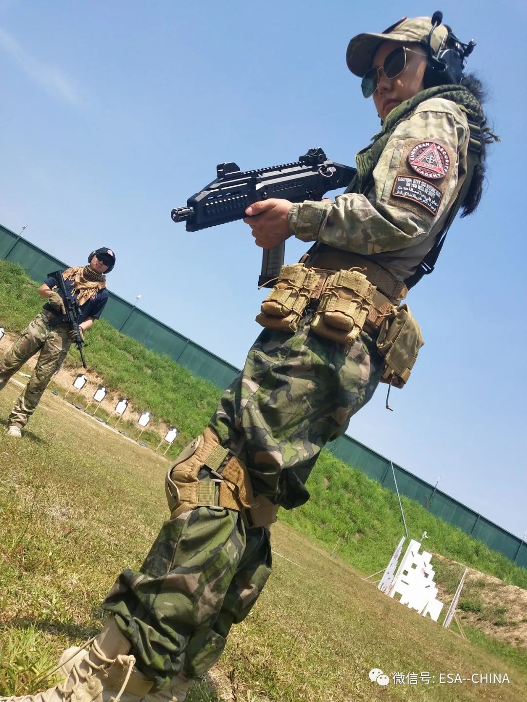 包含东南亚选手在射击比赛中稳坐第一位置夺得金牌的词条