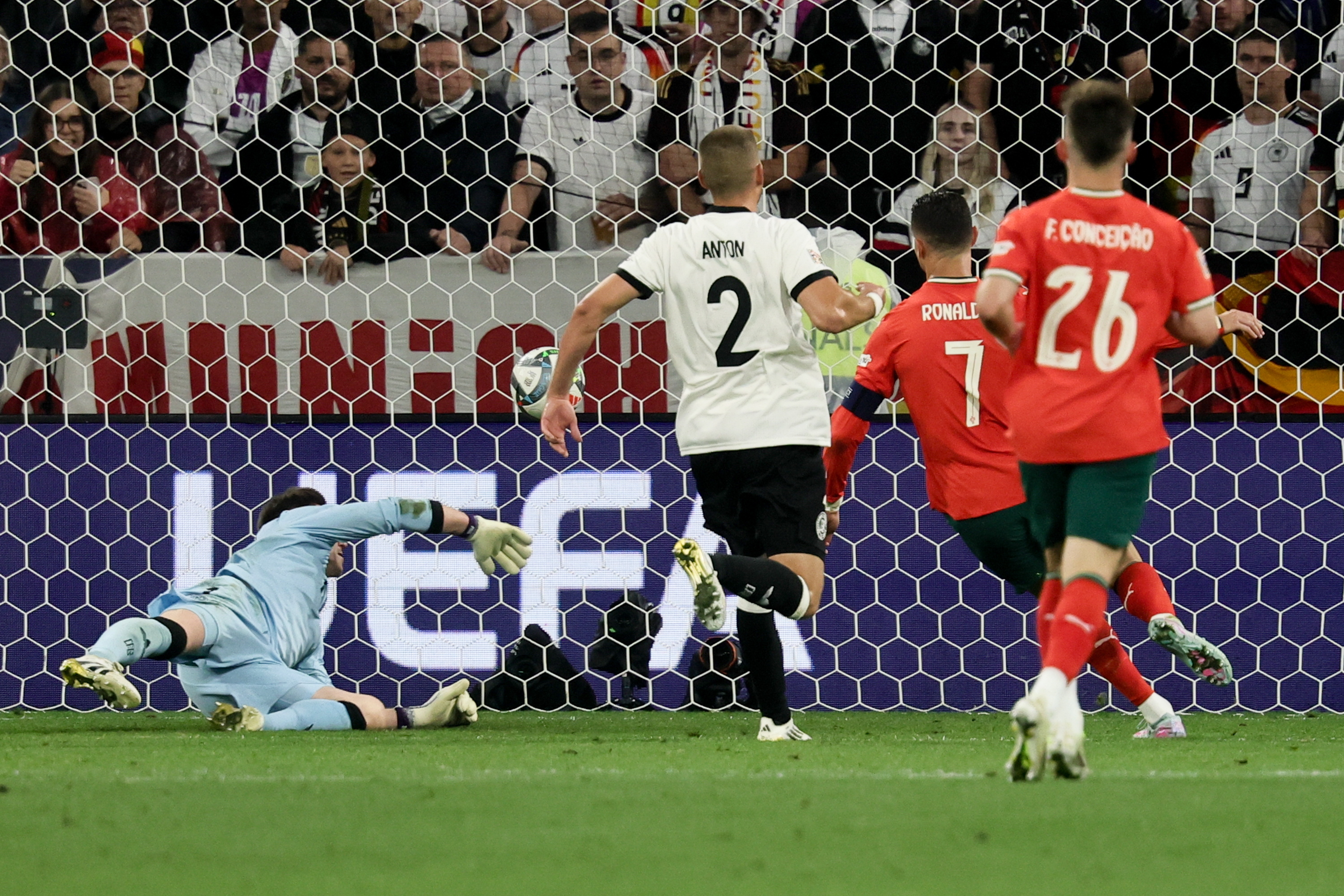 英格兰国家队力挽狂澜，逆转葡萄牙进入欧锦赛半决的简单介绍