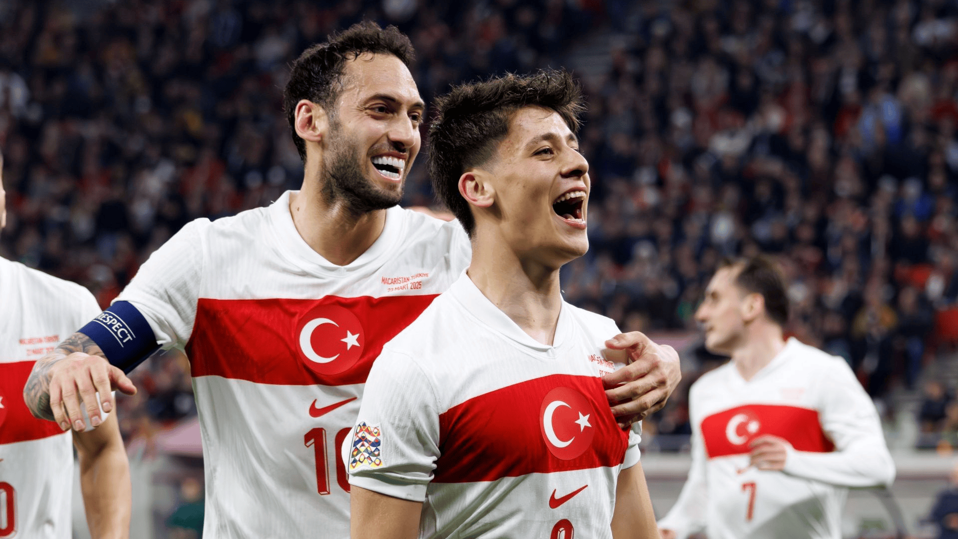 包含欧预赛热点丛生，球队实力角逐惊险多端的词条