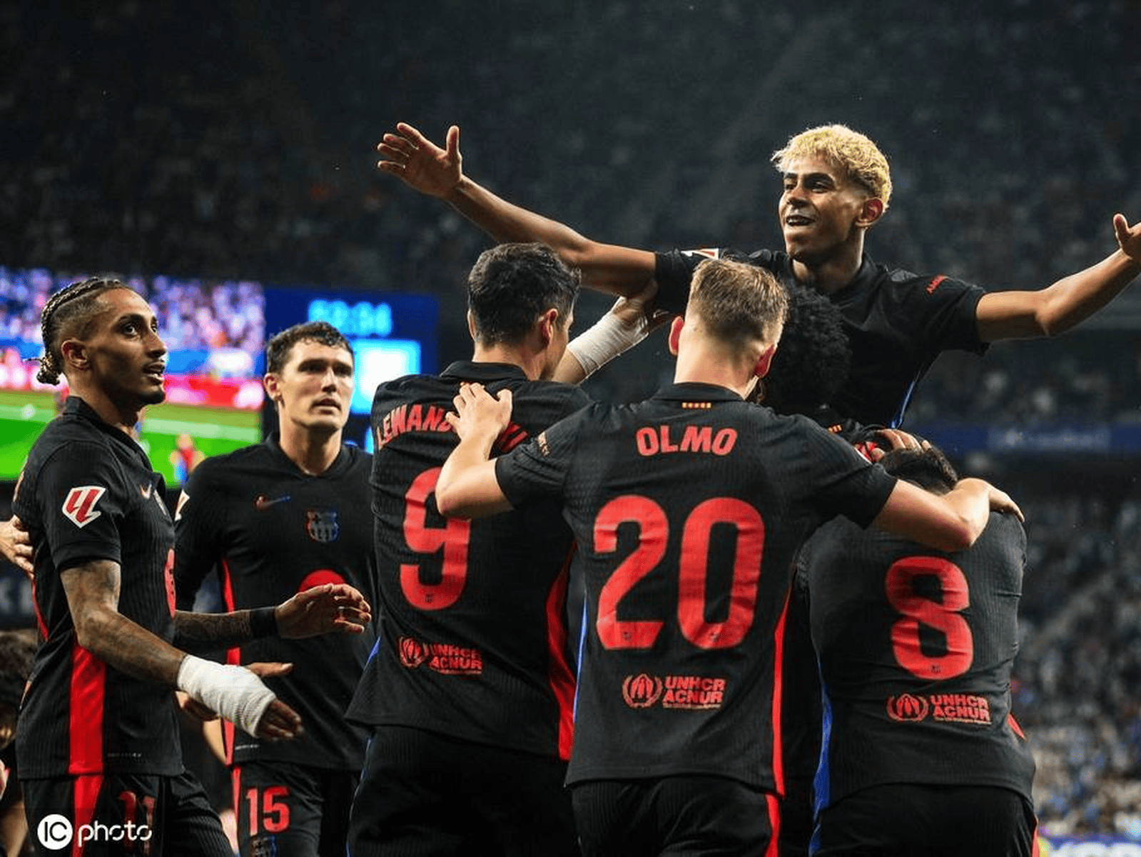 西亚球队为胜利庆祝，将奋战下一场的简单介绍