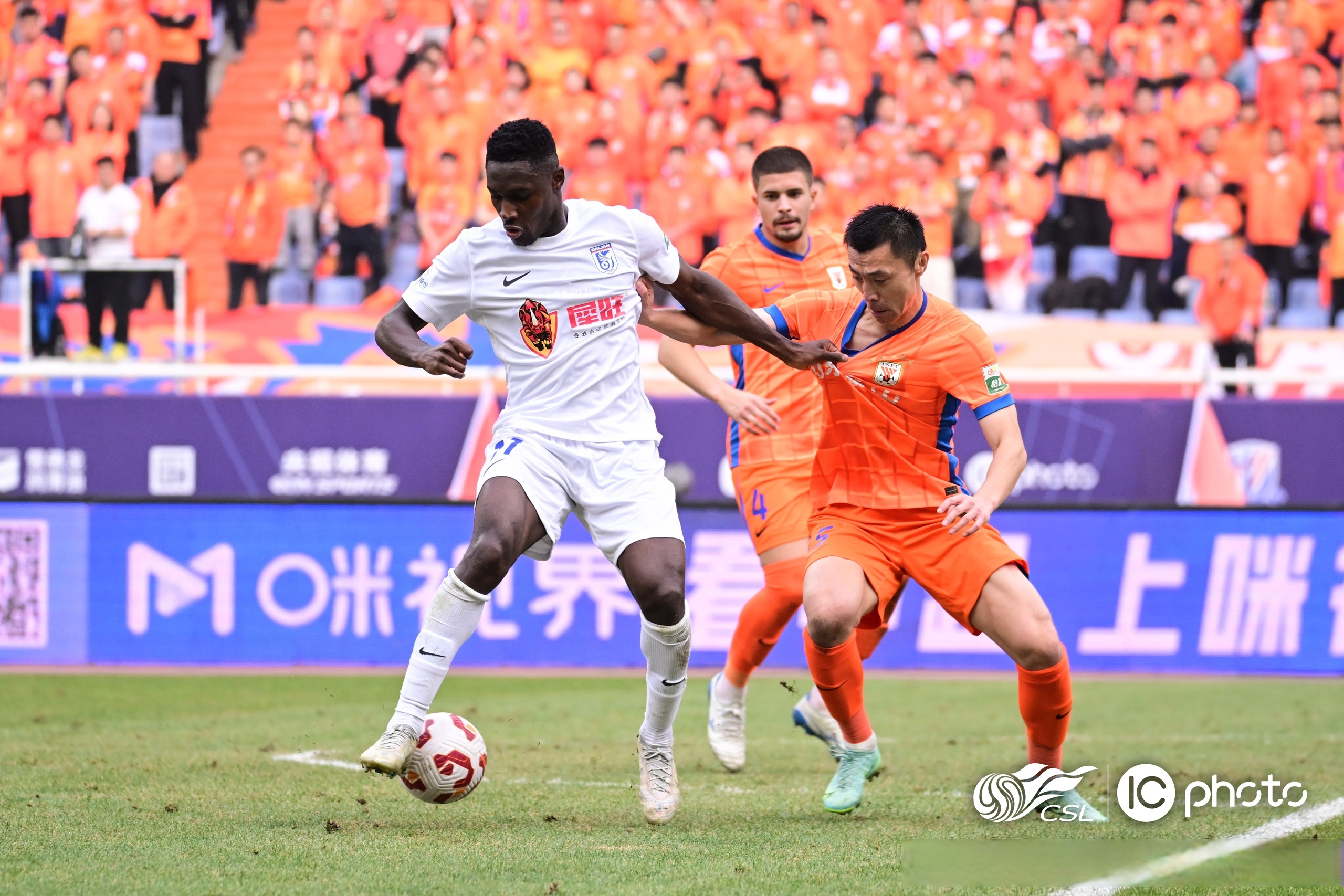 精彩足球比赛实况直播，体育迷热情高涨的简单介绍