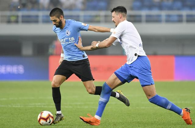 关于大连一方客场逼平强敌，稳固中游位置的信息