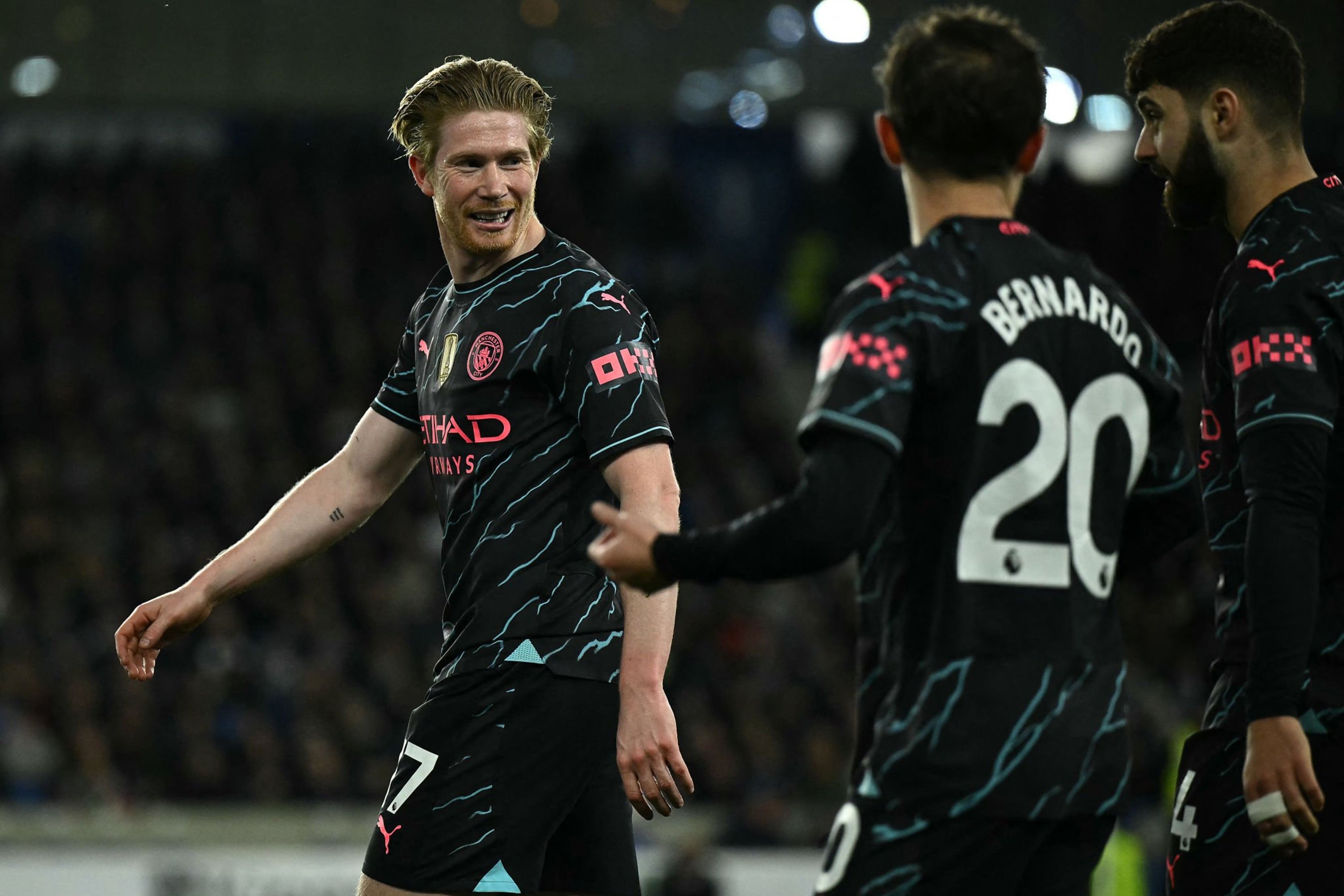 曼城客场遭遇连续失利，争冠形势严峻的简单介绍