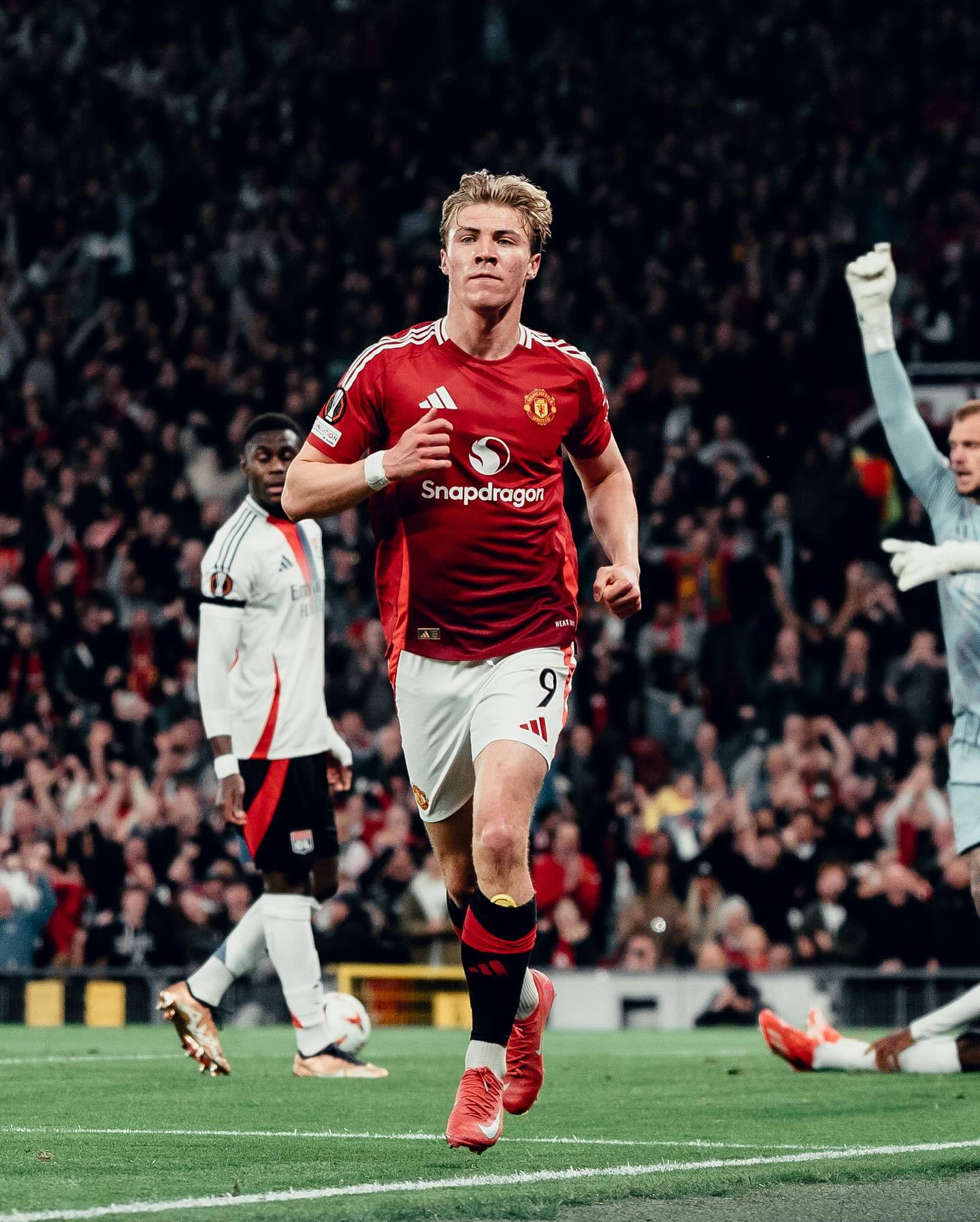 曼联遭遇比赛挫折，仍有晋级希望