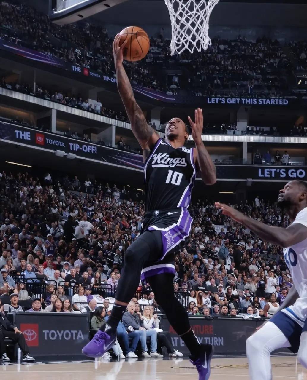 鹈鹕碾压篮网，德罗赞状态火热的简单介绍