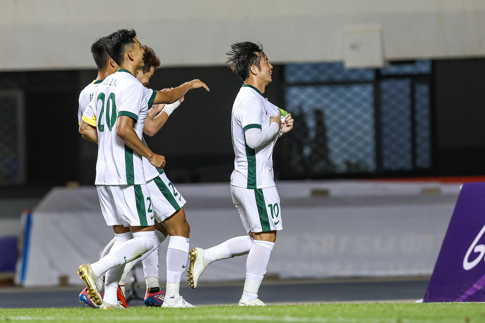 关于德国队轻取印度队，安赛龙统治全场的信息