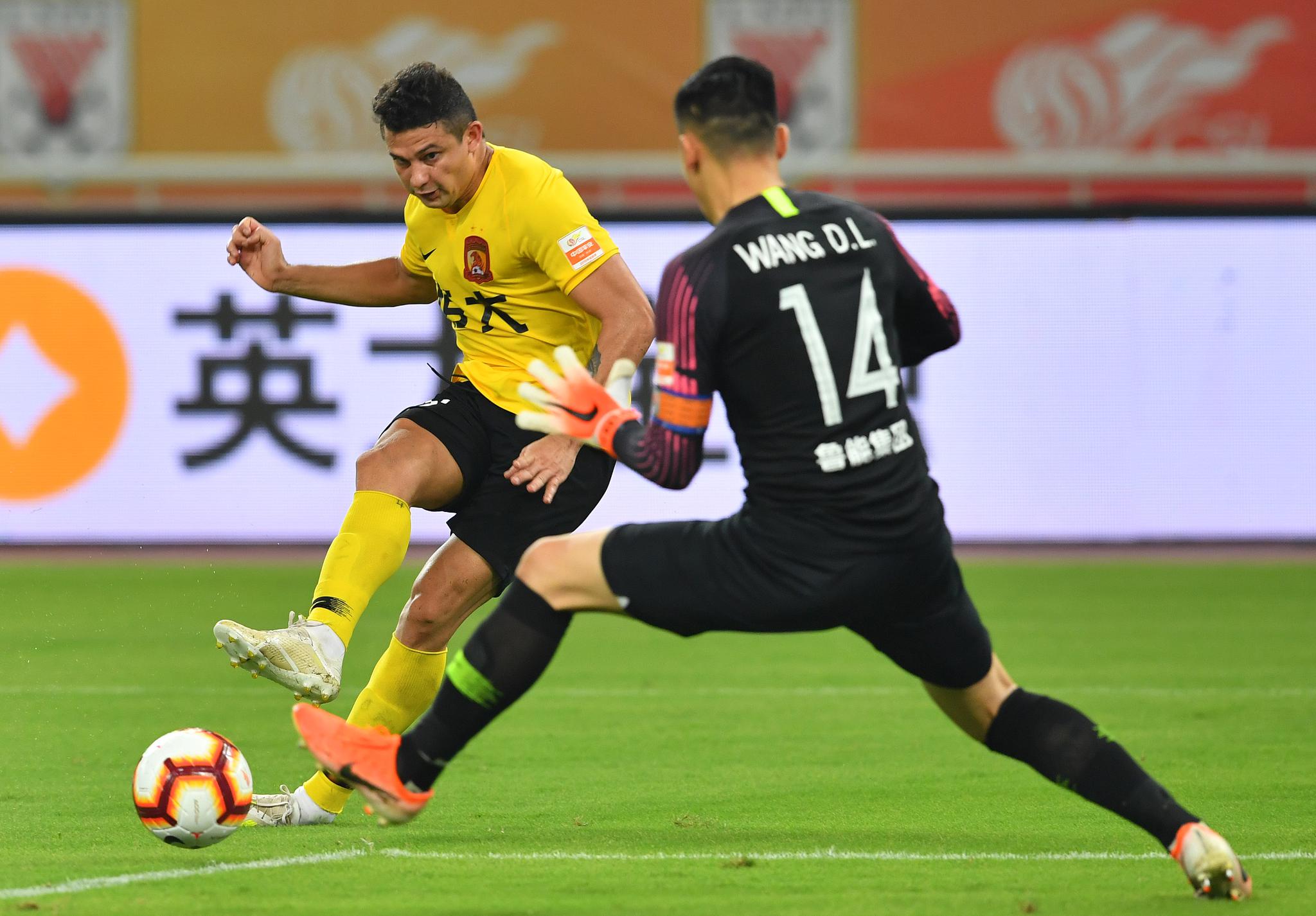 广州队逆转天津队，西亚卡姆统治全场的简单介绍