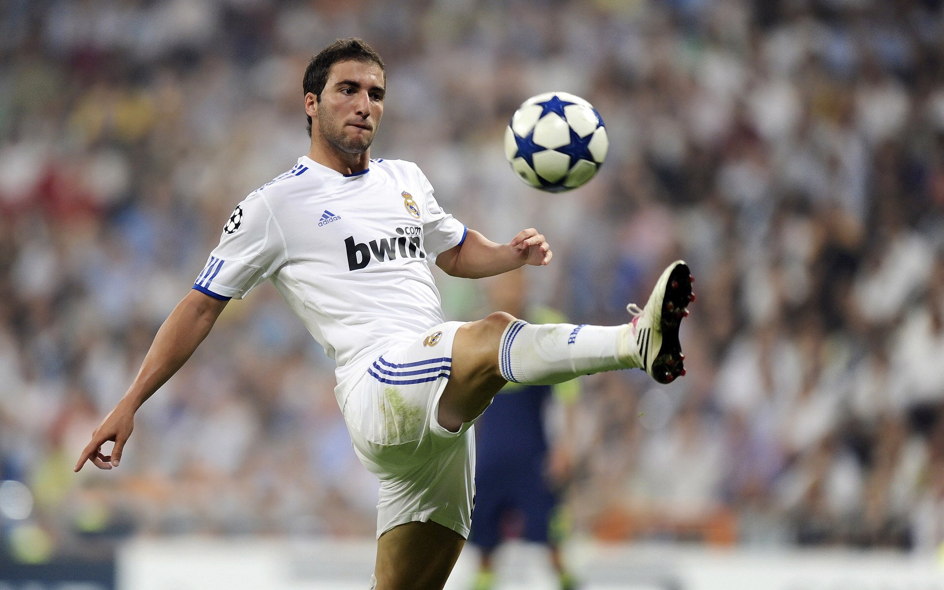 欧冠半决赛的战术启示，从加拿大速胜卡塔尔看现代足球的闪电战哲学