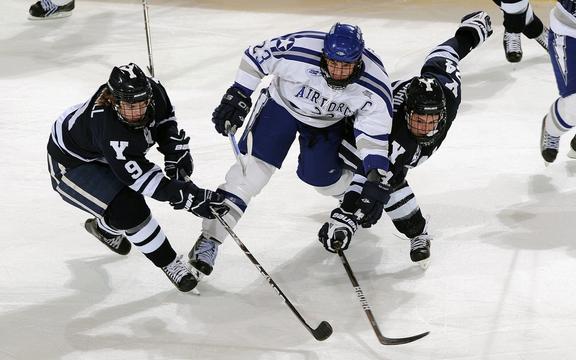 赛道上的艺术，塞恩斯关键制胜，法拉利轻取哈斯车队的战术解析